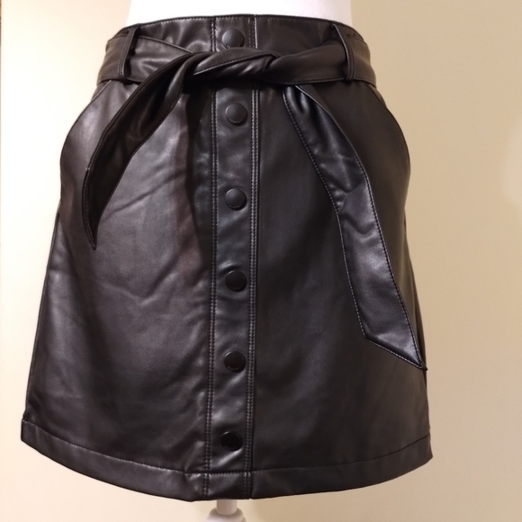 Abercrombie & Fitch Dresses & Skirts - Abercrombie & Fitch Women's faux leather skirt (S)